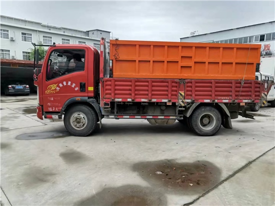 南陽側卸式礦車發(fā)貨成功